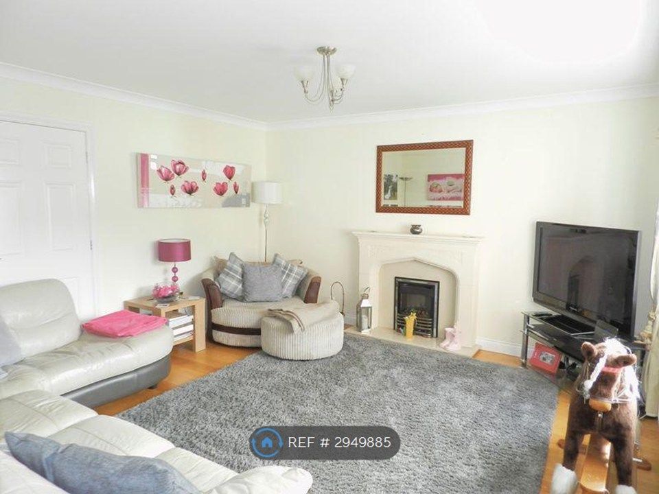 Property photo 2 of 13 Lounge