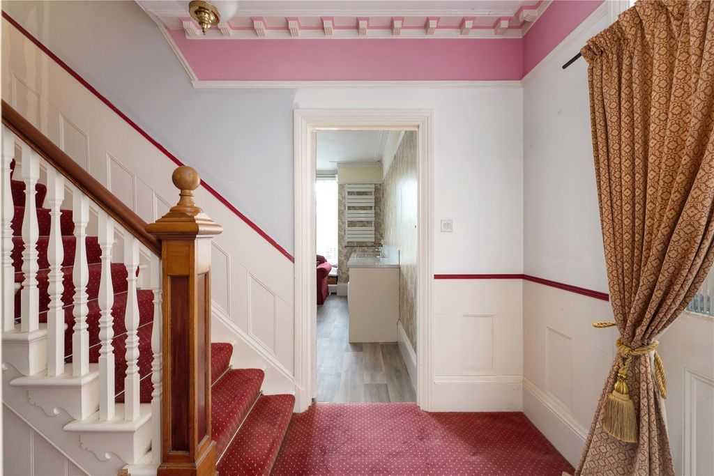 Property photo 3 of 31 Picture No. 30