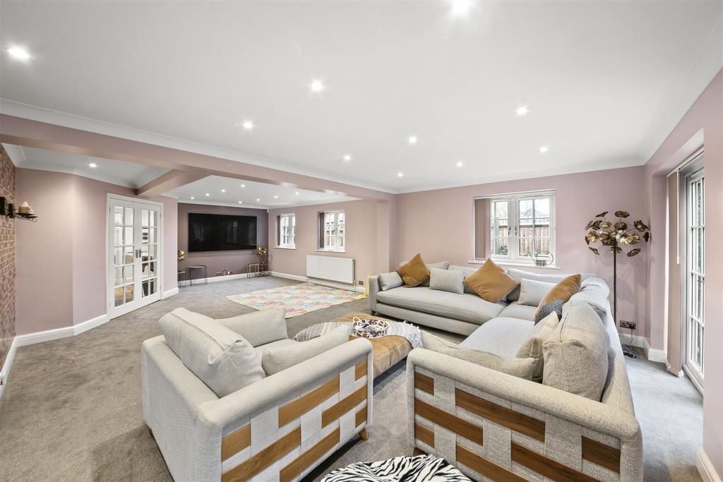 Property photo 2 of 20