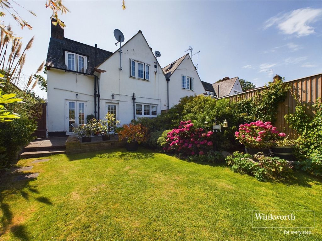 Property photo 2 of 9 Garden