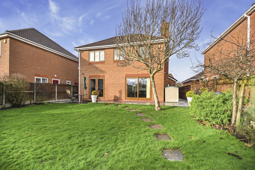 Property photo 2 of 32 Rear Garden