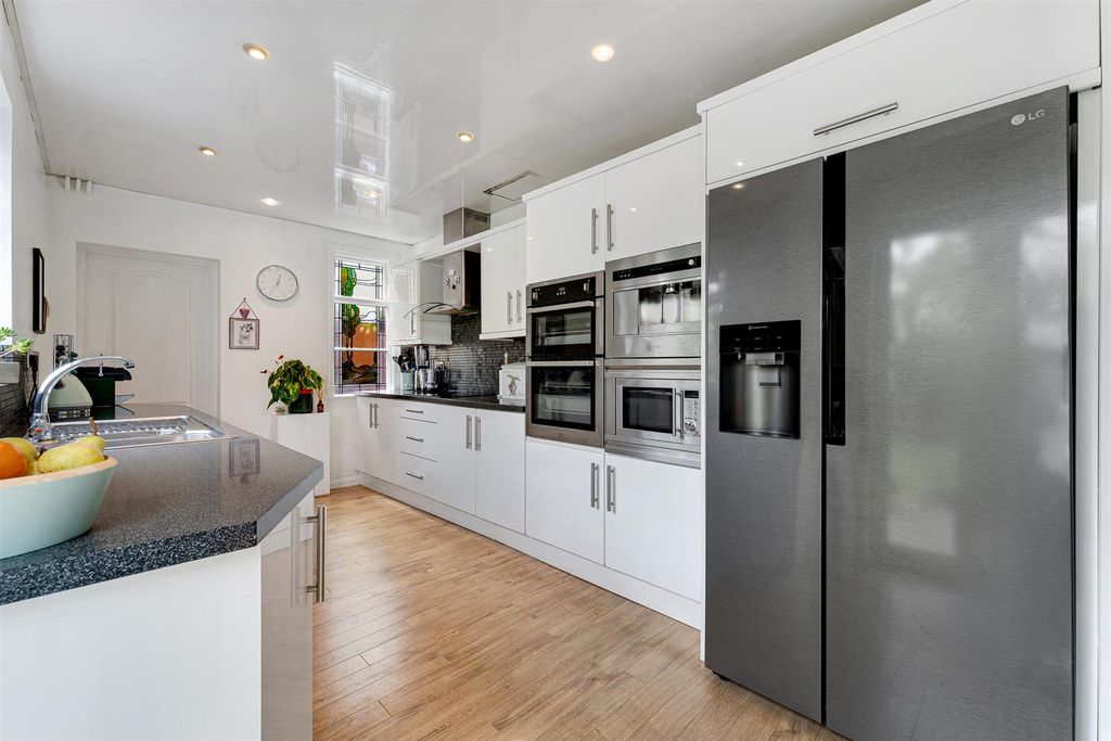 Property photo 3 of 38 22 Albany Avenue-65.Jpg