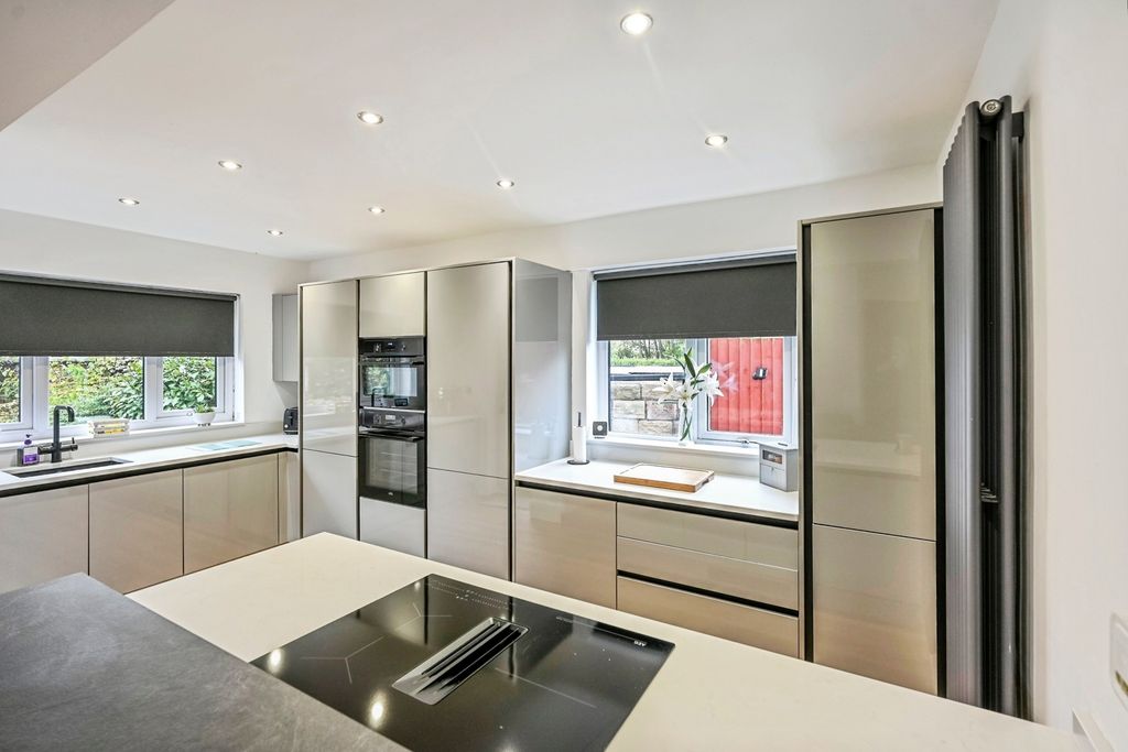 Property photo 3 of 17 Photo