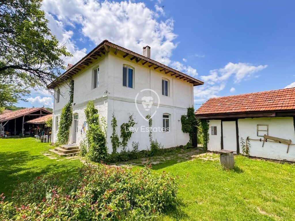 Property photo 3 of 26