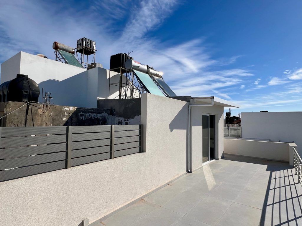 Property photo 2 of 37