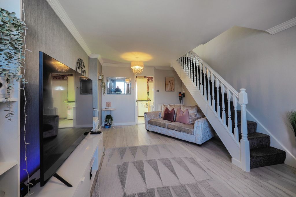Property photo 3 of 17 Photography
