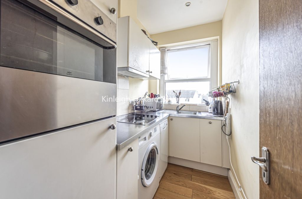 Property photo 2 of 7 Kitchen