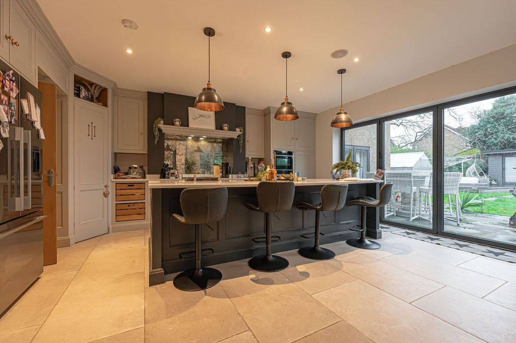 Property photo 2 of 50