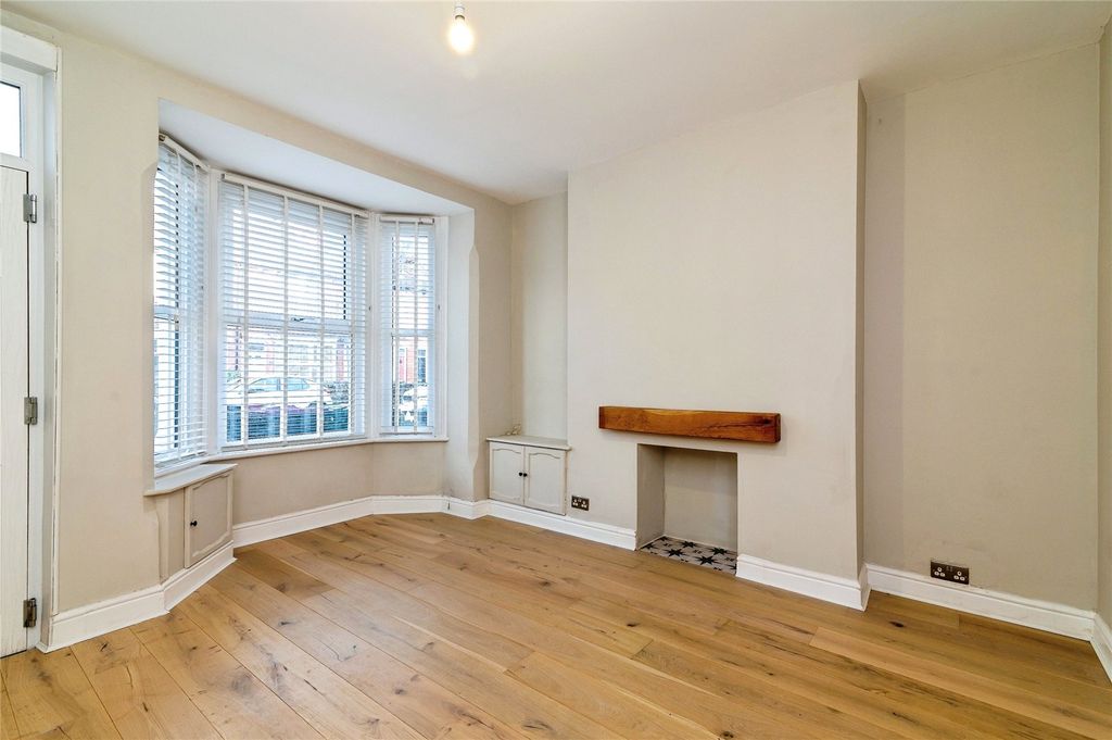 Property photo 2 of 16 Picture No. 11