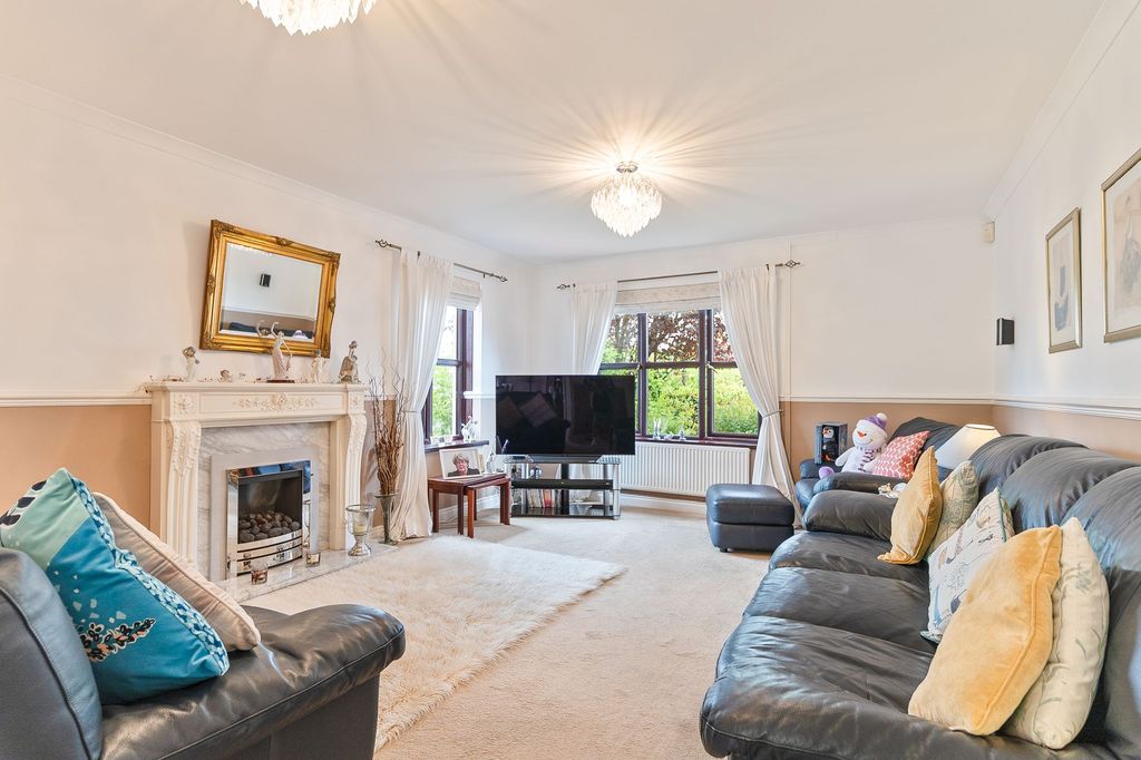 Property photo 3 of 32