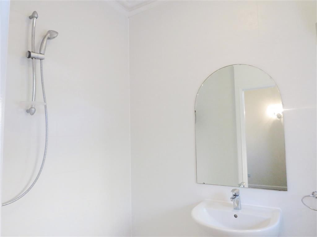 Property photo 3 of 7 Bathroom