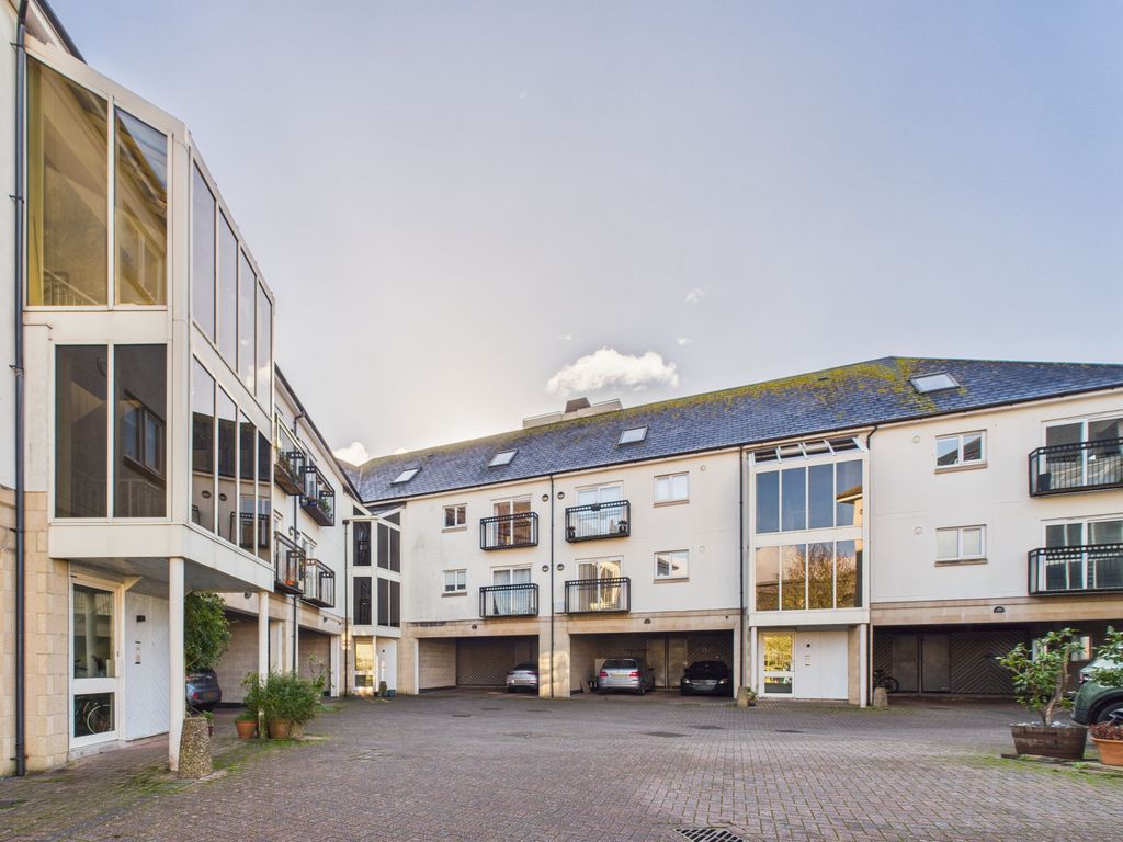 Property photo 1 of 19 Cam02089G0-Pr0608-Still019