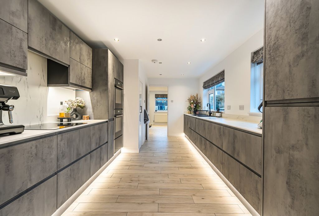 Property photo 3 of 20 1401736-13-696E51...