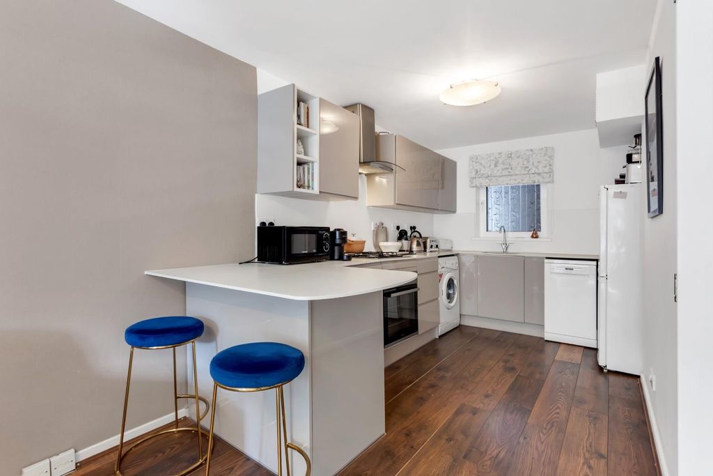 Property photo 1 of 8 Kitchen