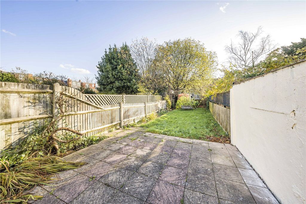 Property photo 2 of 11 Garden