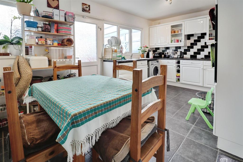 Property photo 2 of 14 36Fdae55-Img_5872-Img_5874.Jpg