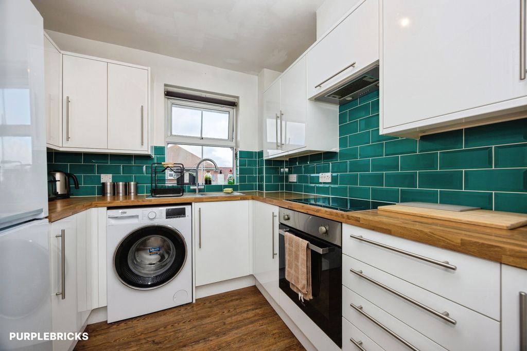 Property photo 2 of 14 Apartment Kitchen