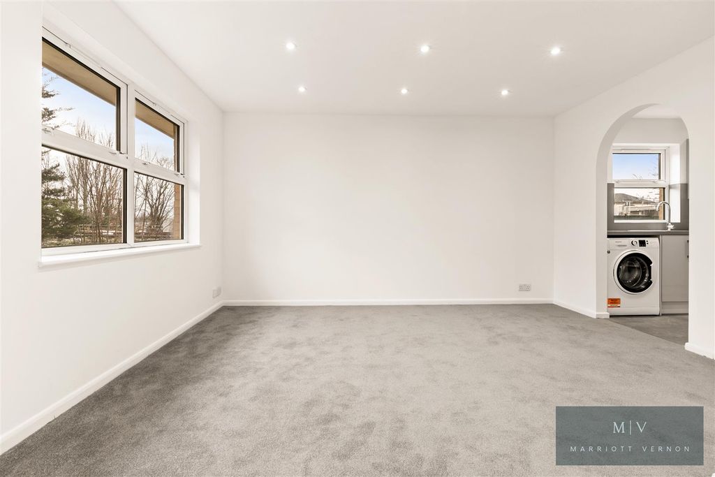 Property photo 2 of 16 Muggeridge Close 9 MV-7.Jpg