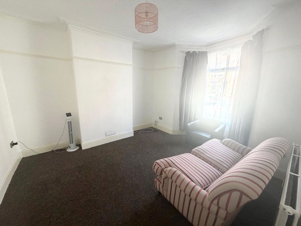 Property photo 3 of 10 Picture No. 04