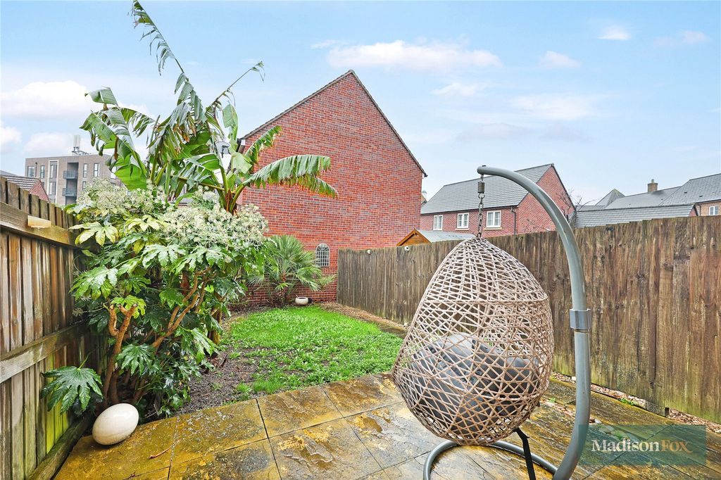 Additional image 16 of 4 bed terraced house for saleThe Square, Loughton, Essex IG10