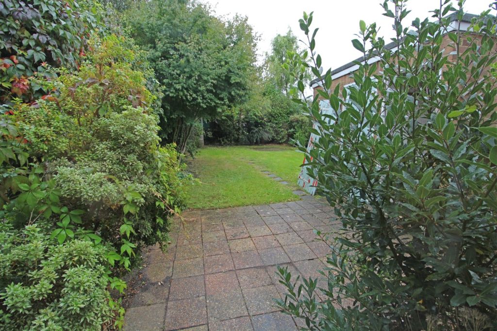 Property photo 2 of 11 Garden