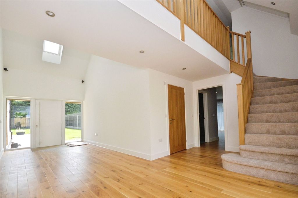 Property photo 2 of 26 Picture No. 25
