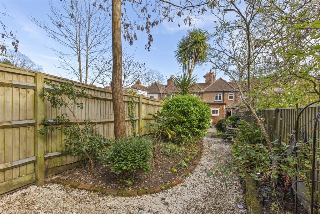 Property photo 2 of 12 Garden