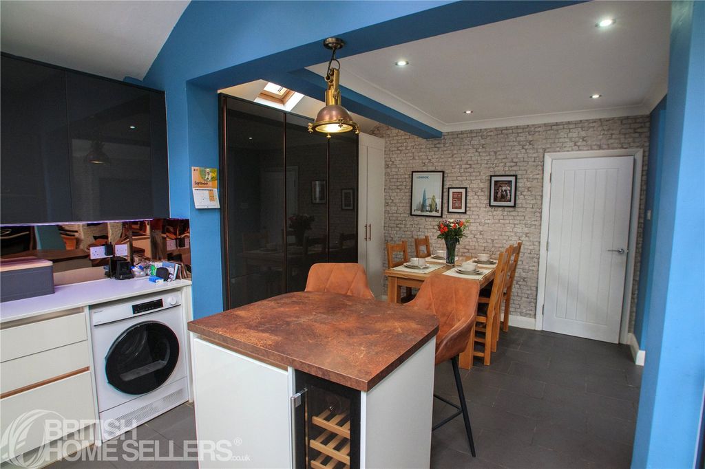 Property photo 3 of 21 Picture No. 11