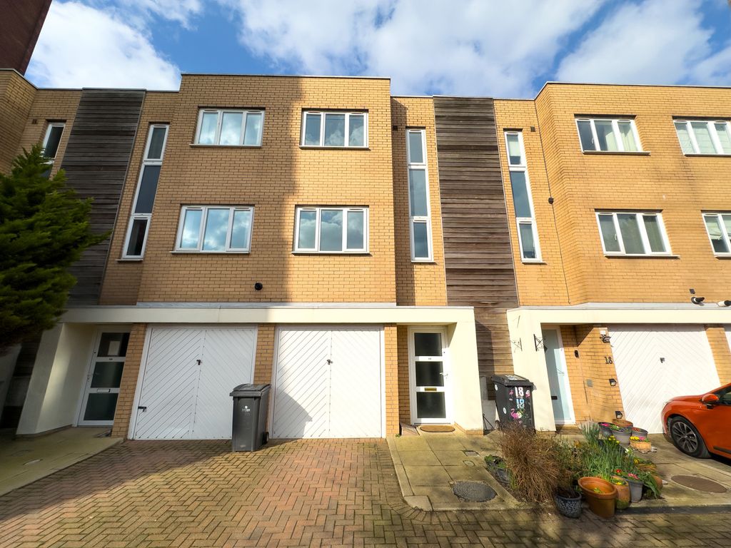 Property photo 1 of 18 Photograph