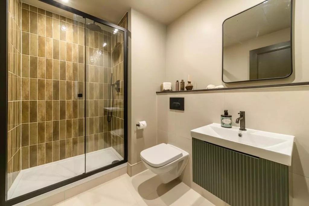 Property photo 3 of 23 Bathroom