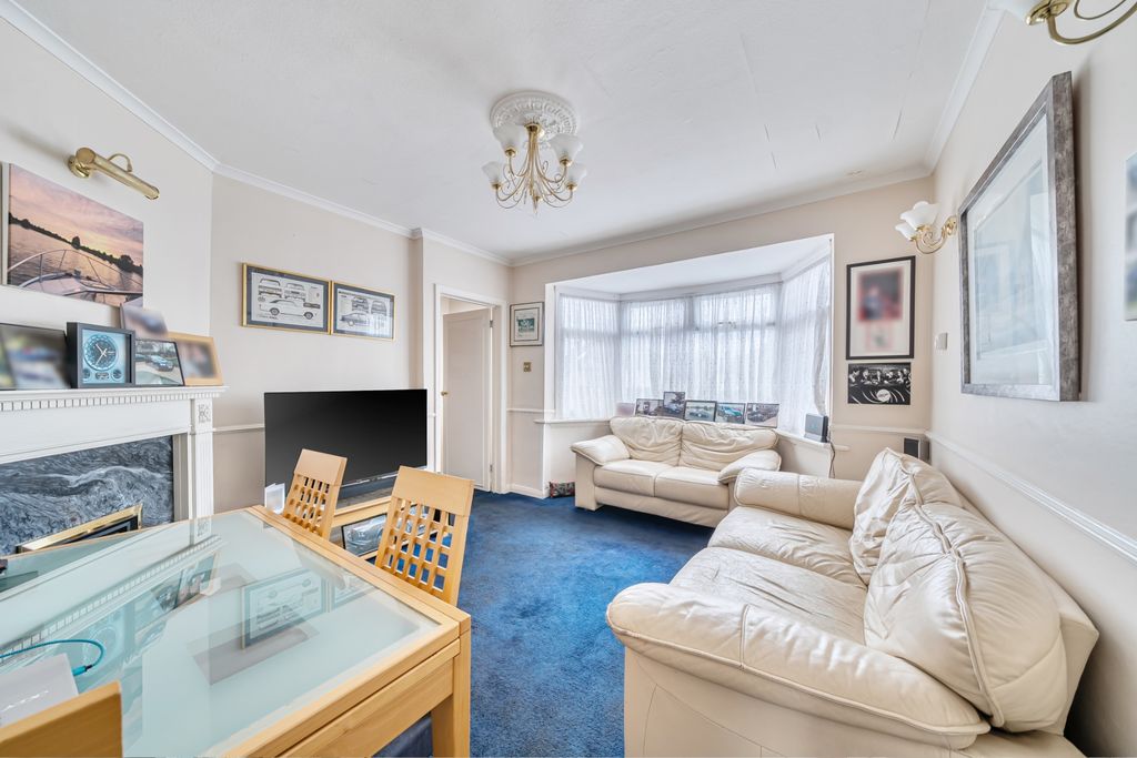 Property photo 3 of 19 Photo 4