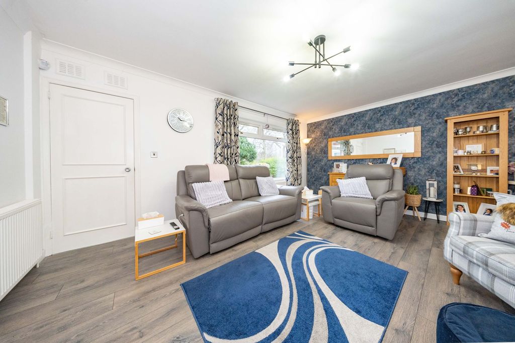 Property photo 2 of 27 Lounge