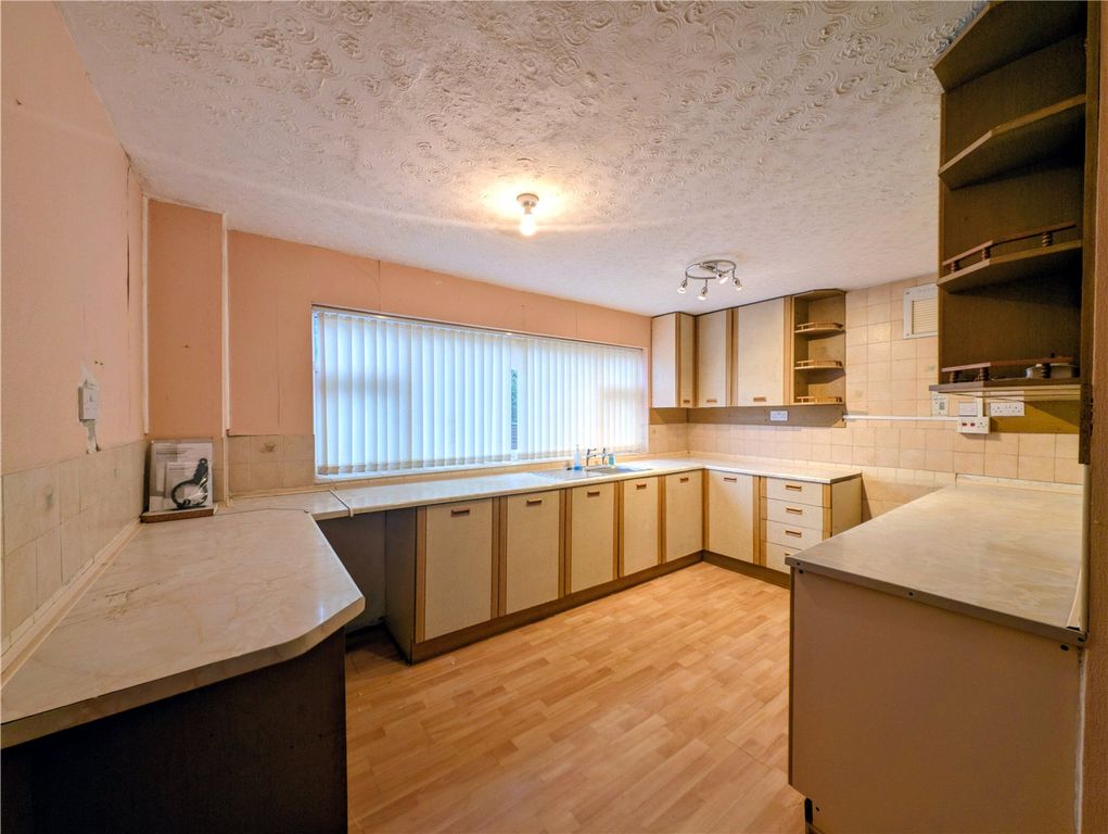 Property photo 2 of 15 Kitchen