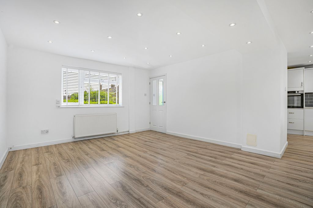 Property photo 2 of 23 752849