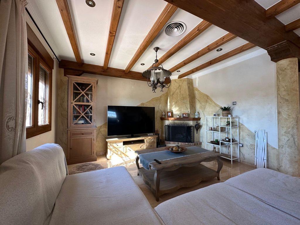 Property photo 2 of 31