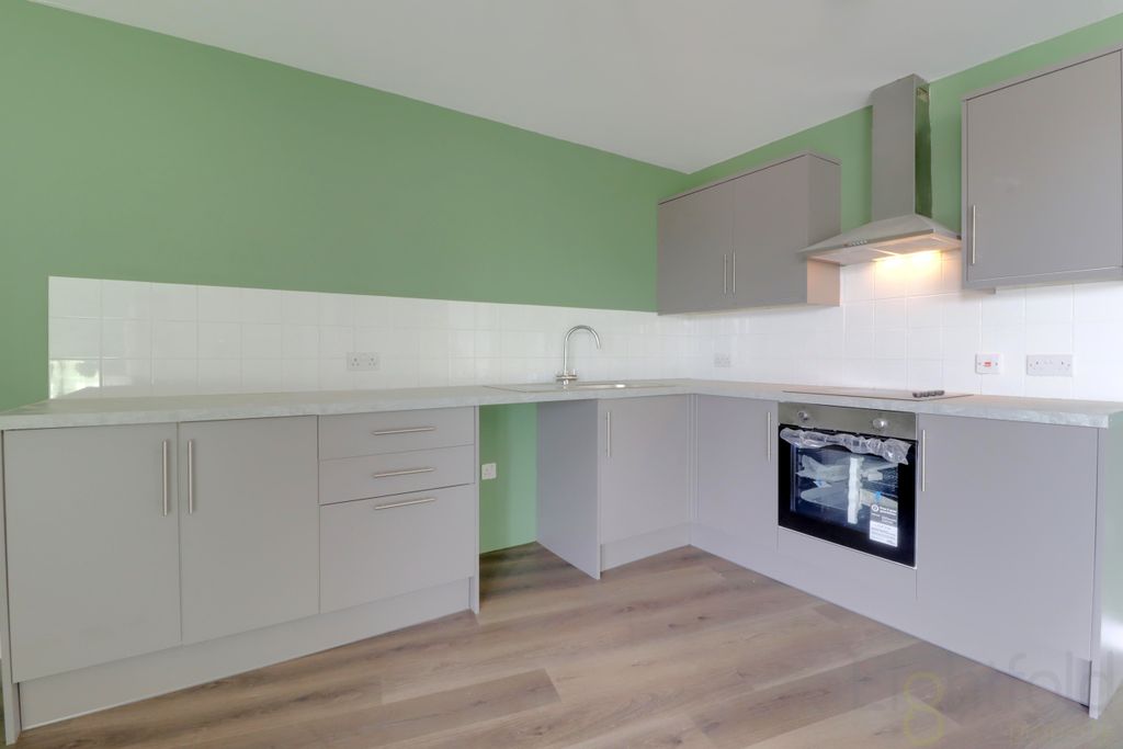 Property photo 3 of 8 Kitchen