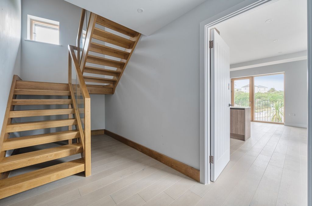 Property photo 3 of 20 1315344-10-685A9E...