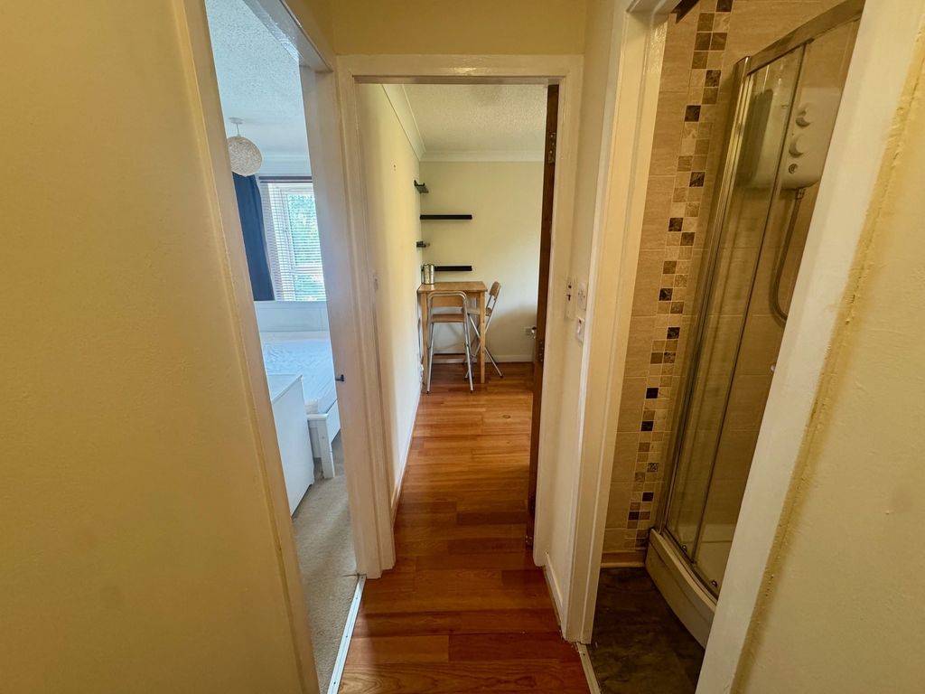 Property photo 3 of 12 Hall