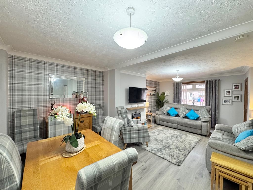 Property photo 3 of 22 Central Avenue, Kilbirnie Dining Space