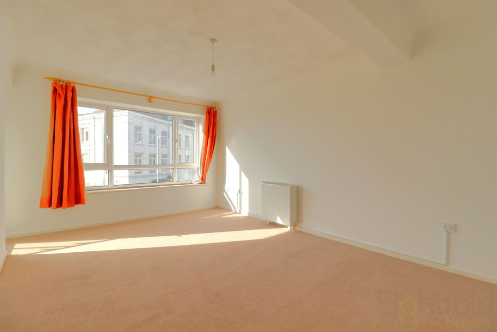 Property photo 3 of 9 Living Room