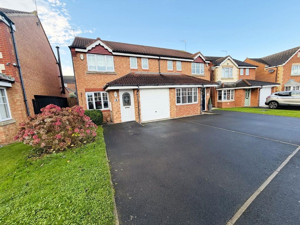 Property photo 1 of 18 Front