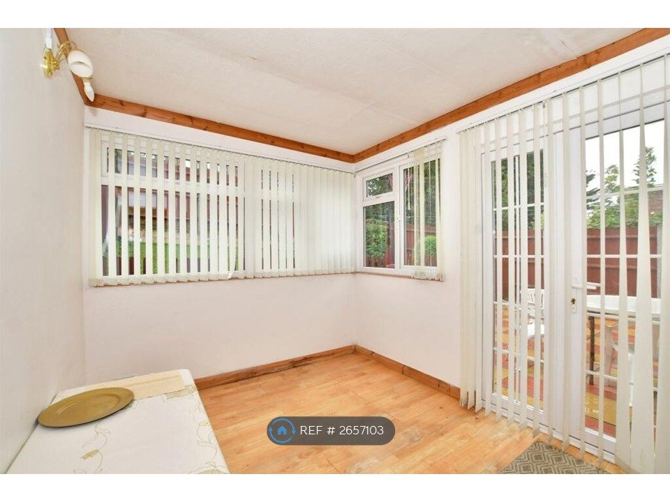 Property photo 3 of 7 Conservatory