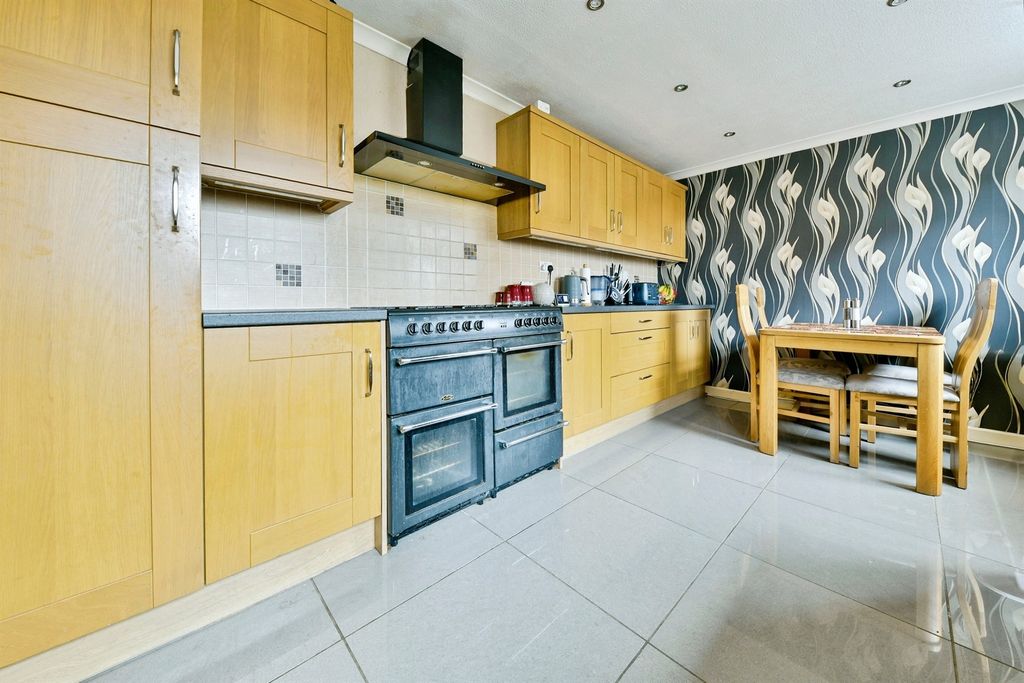 Property photo 3 of 20