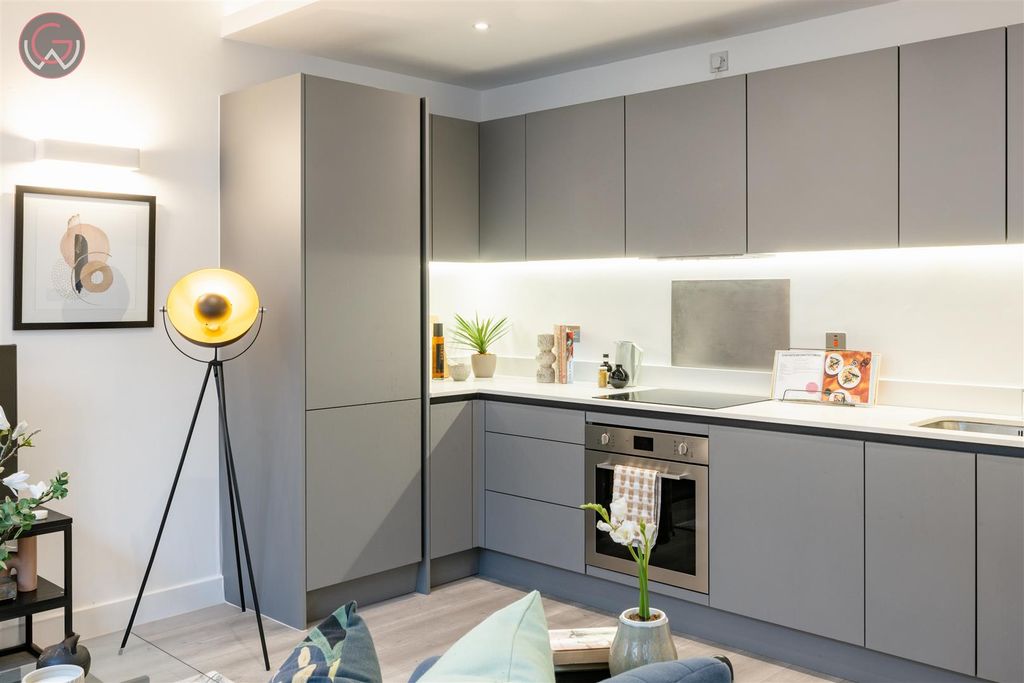 Property photo 3 of 11 Foxhunter Drive, Milton Keynes 15 Â© David Phillips