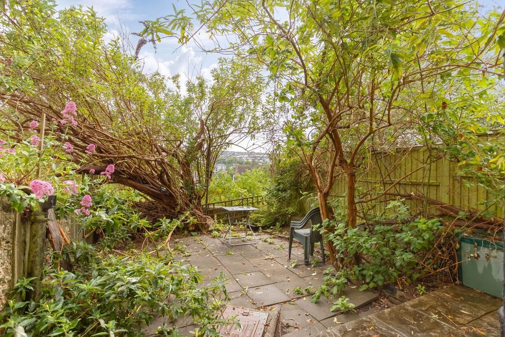 Property photo 2 of 16 Wakefield Rd_15.Jpg