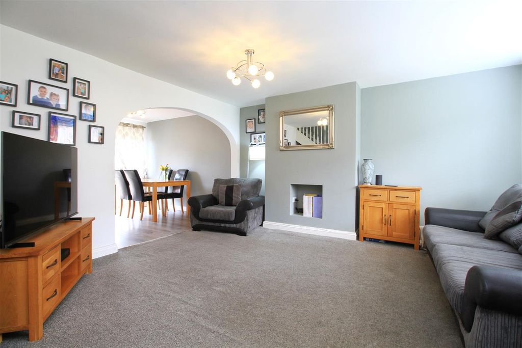 Property photo 3 of 14 Lounge.Jpg