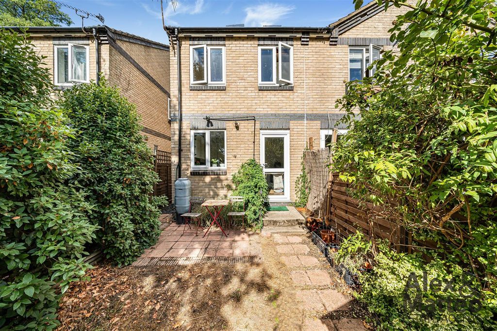 Property photo 1 of 15 Radley Court