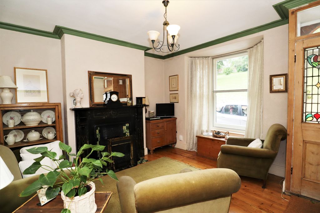 Property photo 2 of 11