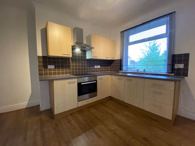 Property photo 3 of 17 Kitchen