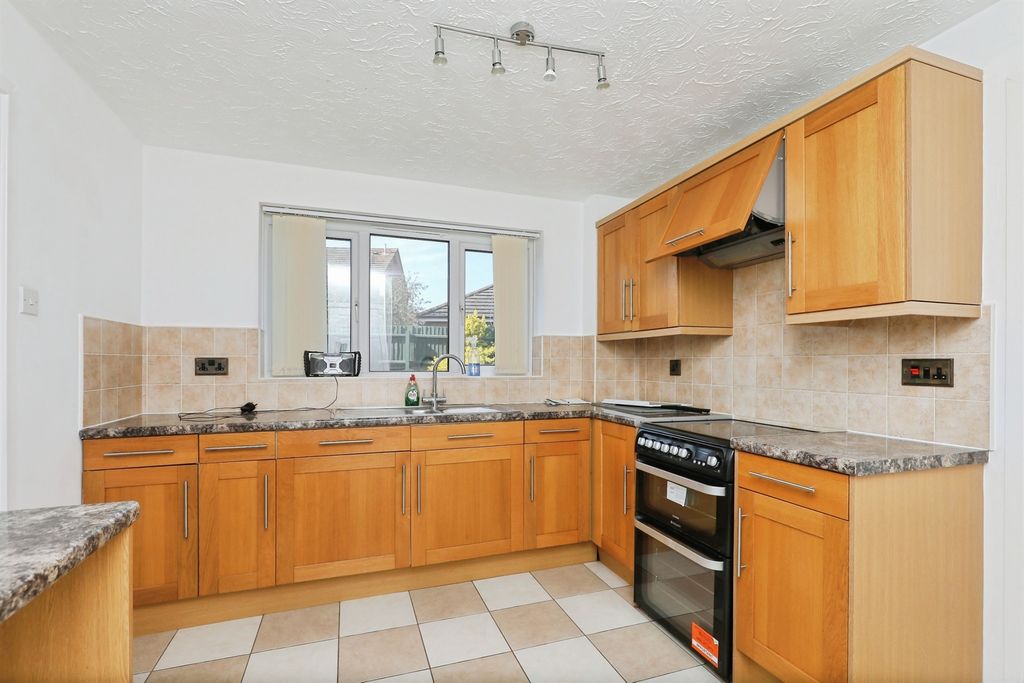 Property photo 2 of 16